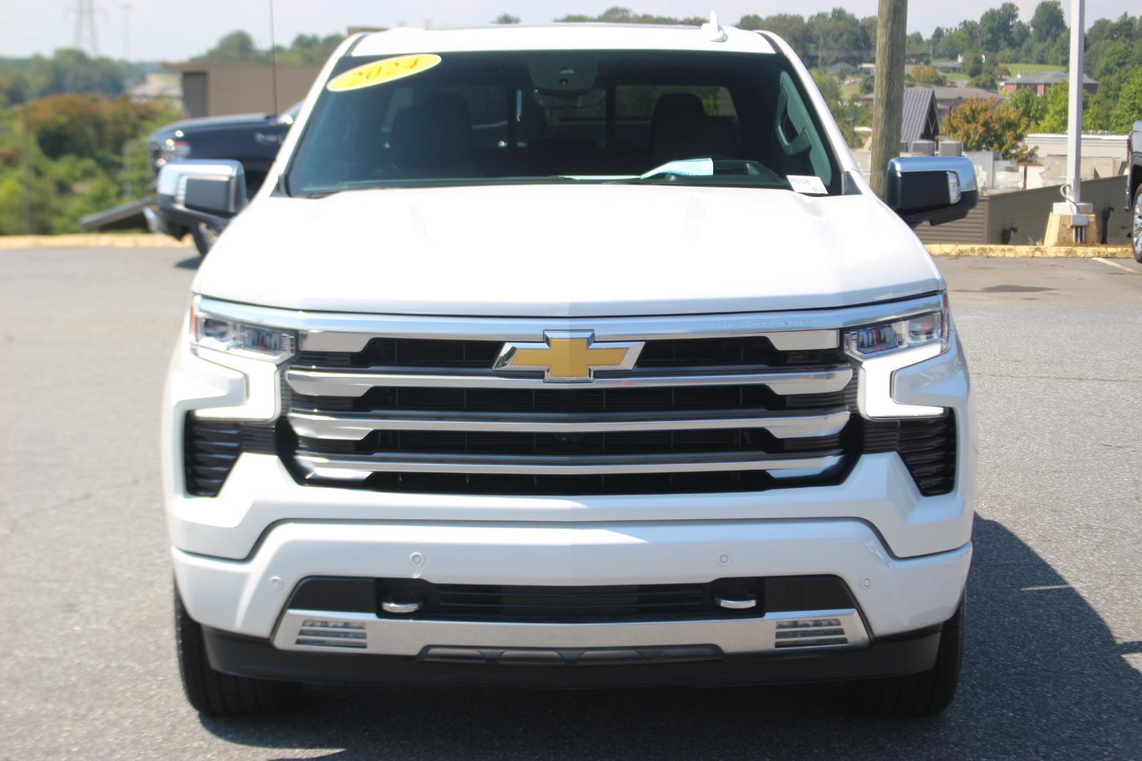 2024 Chevrolet Silverado 1500 High Country photo 2