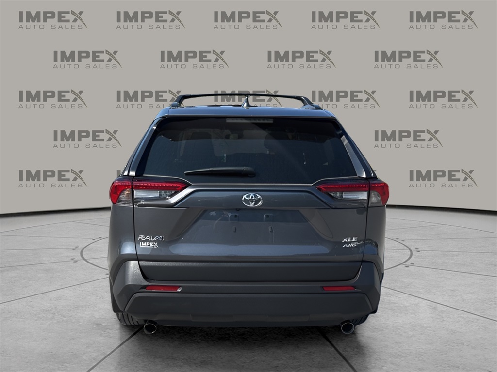 2025 Toyota RAV4 XLE photo 4