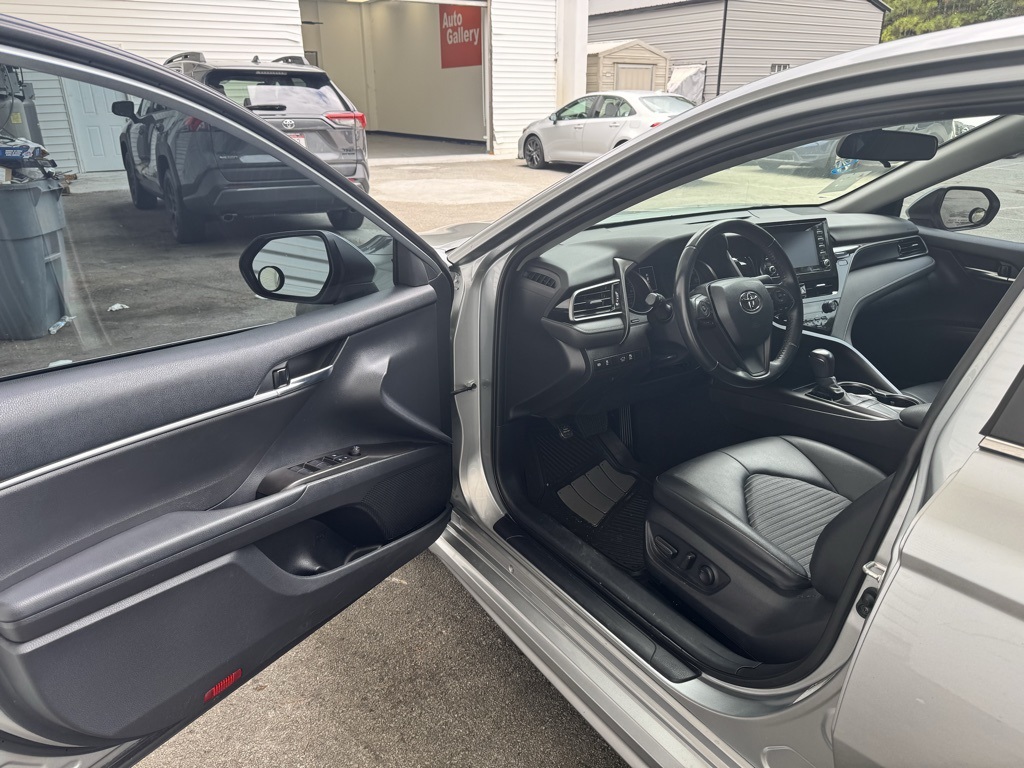 2023 Toyota Camry SE photo 4