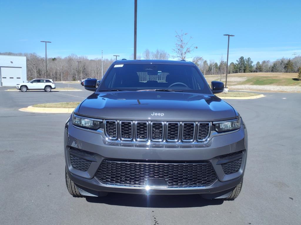 2025 Jeep Grand Cherokee Laredo X photo 2