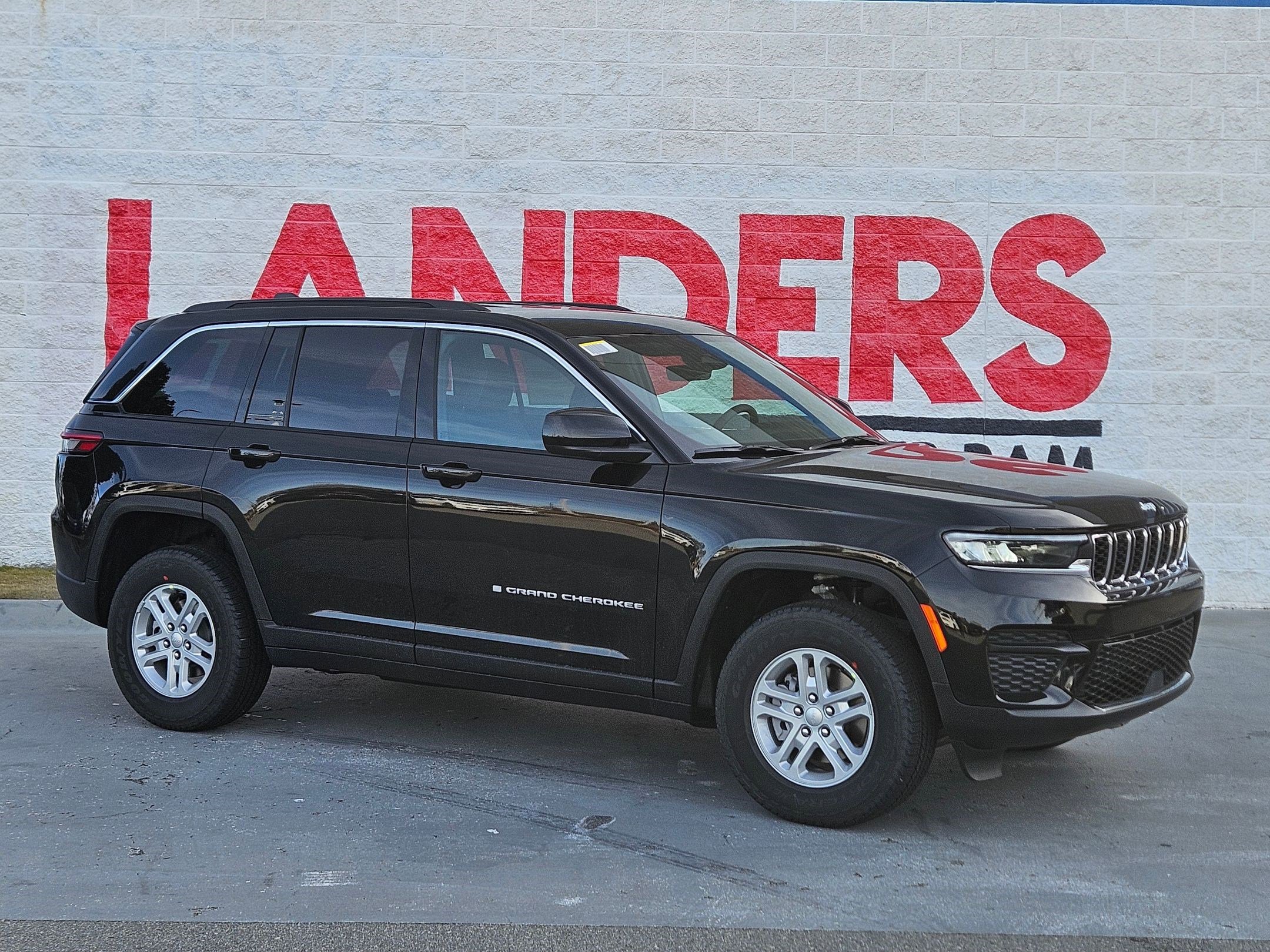 2025 Jeep Grand Cherokee Laredo's photo