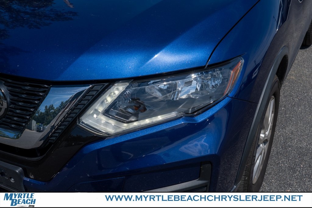 2019 Nissan Rogue SV photo 10