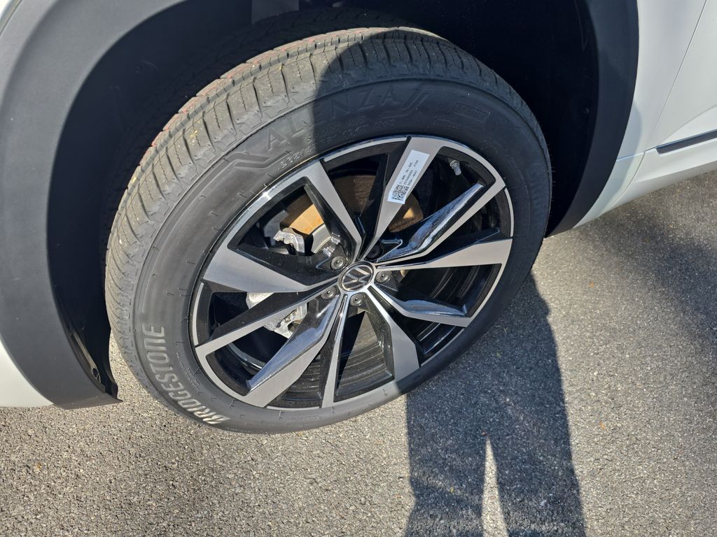 2025 Volkswagen Atlas SEL Premium R-Line photo 2
