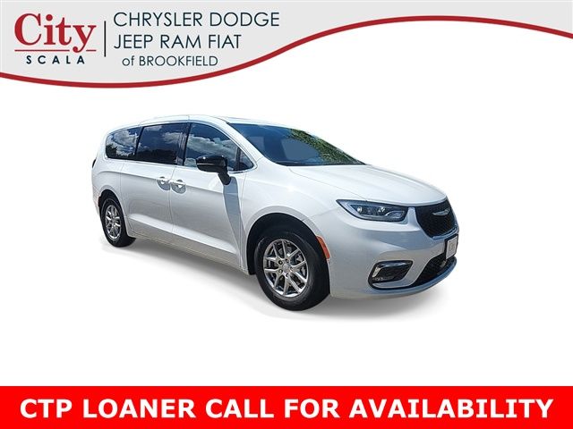 2025 Chrysler Pacifica Select's photo