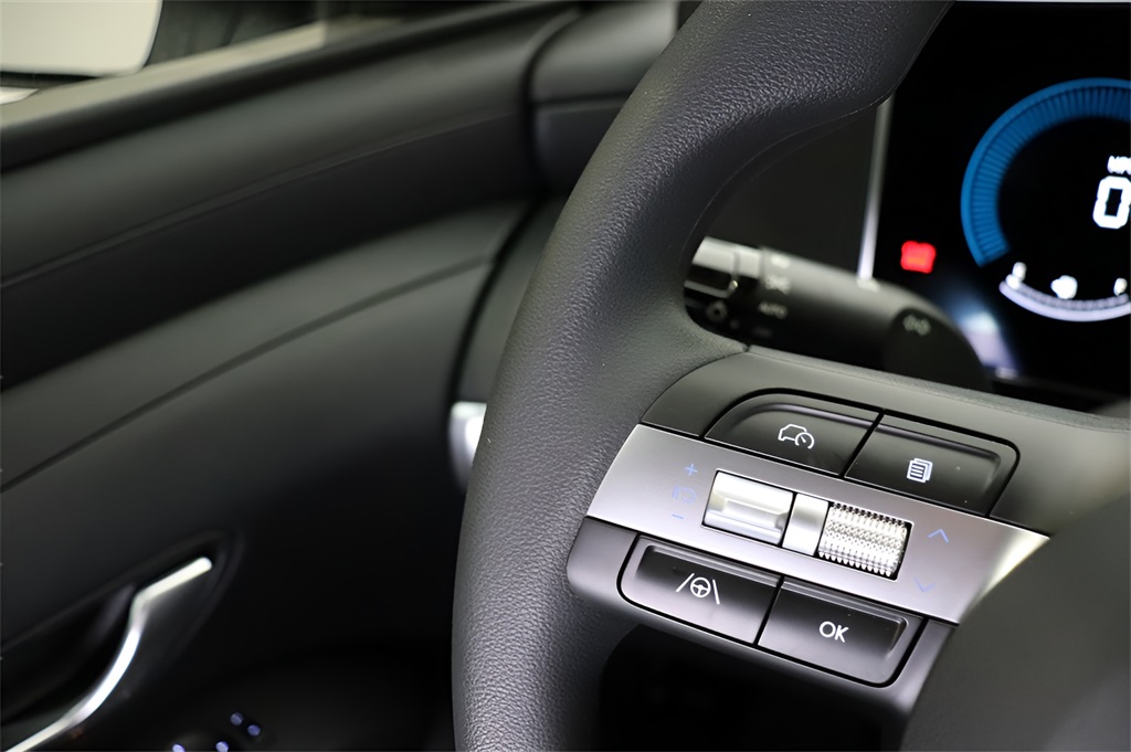 2025 Hyundai Santa Cruz SEL photo 9