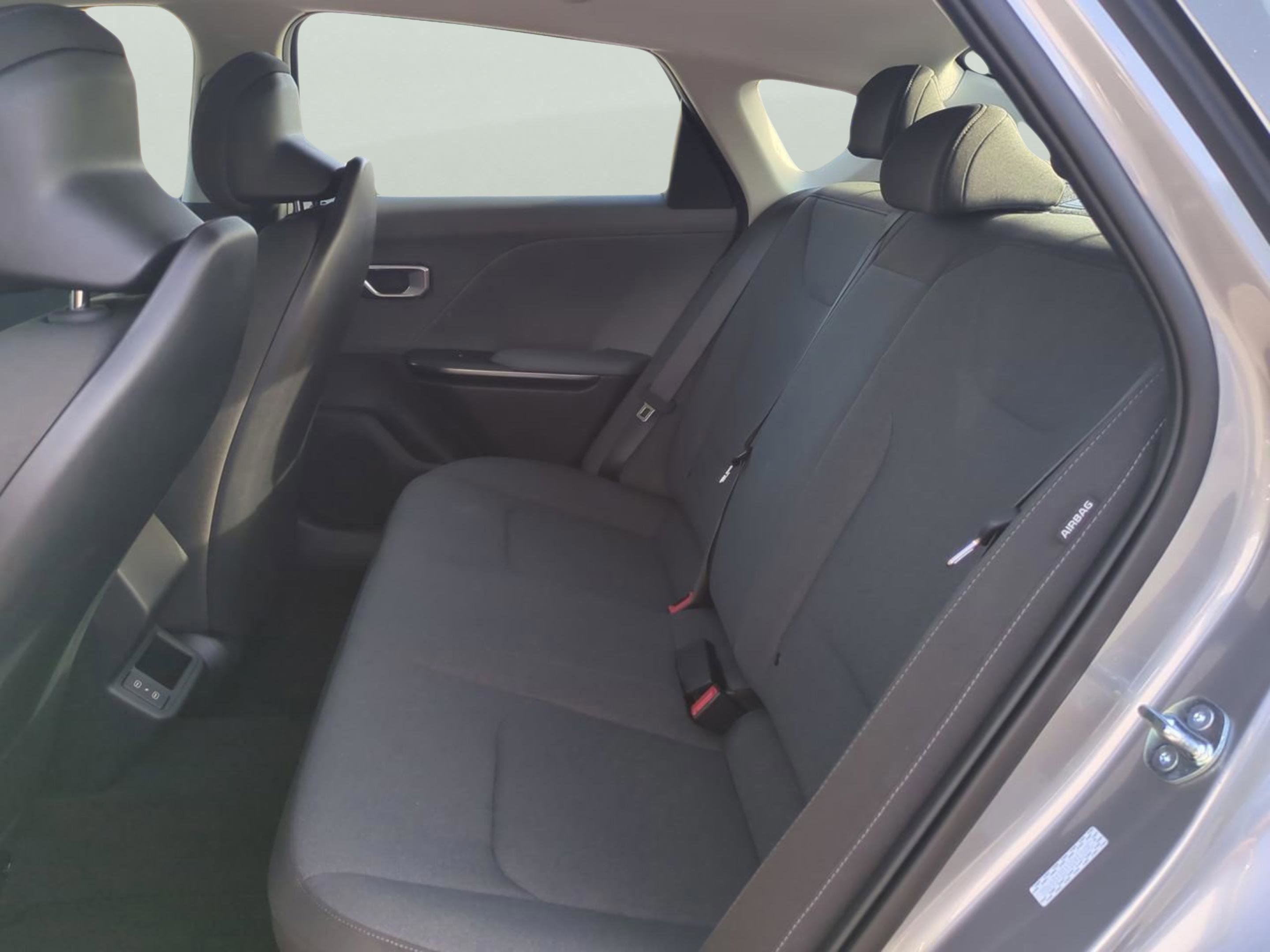 2025 Kia K4 LXS photo 8