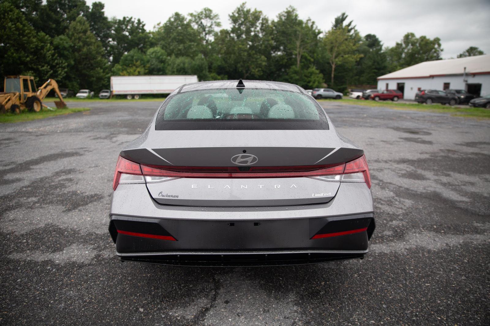 2025 Hyundai Elantra Limited photo 4