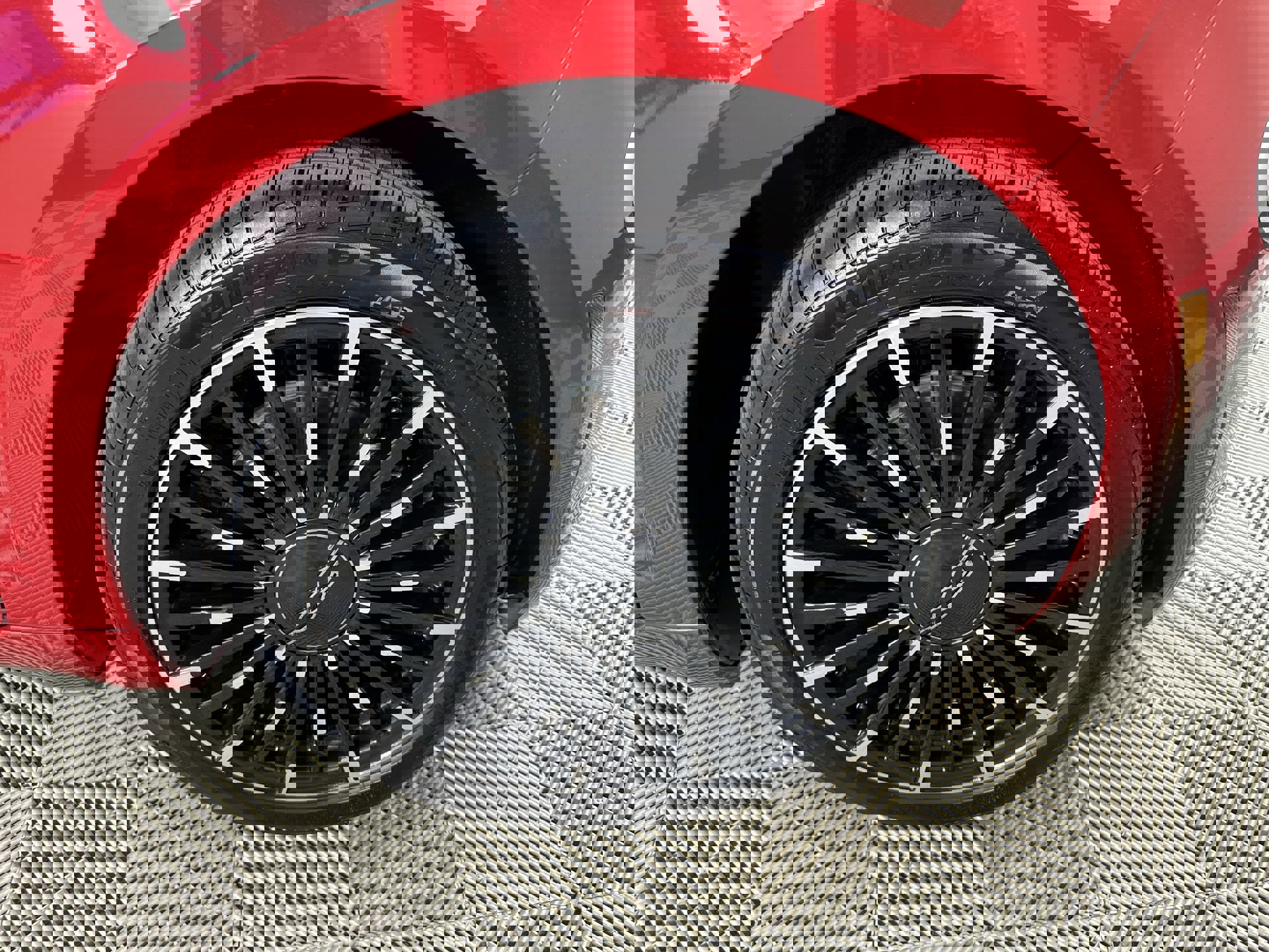 2024 Fiat 500e Red photo 10