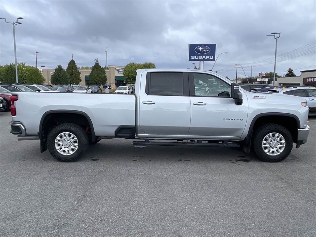 2023 Chevrolet Silverado 3500HD LT photo 9