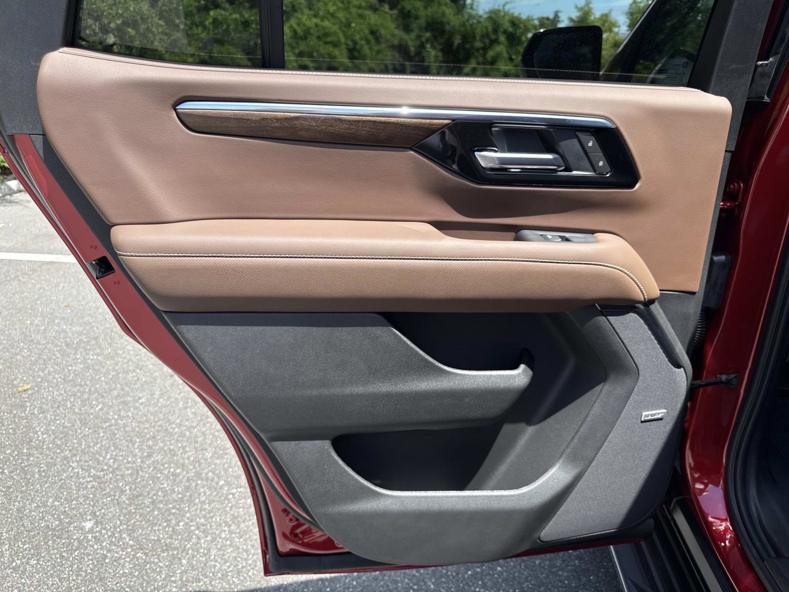 2025 Chevrolet Tahoe High Country photo 8