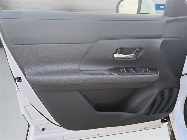 2025 Nissan Kicks SV photo 7