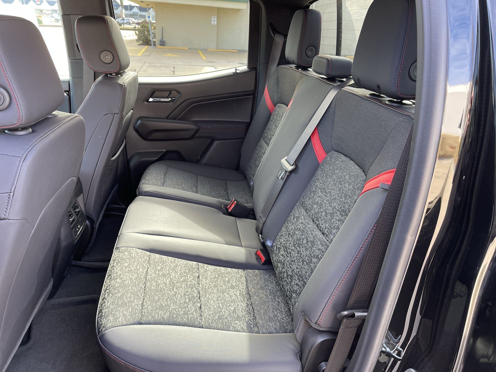 2025 Chevrolet Colorado Z71 photo 3