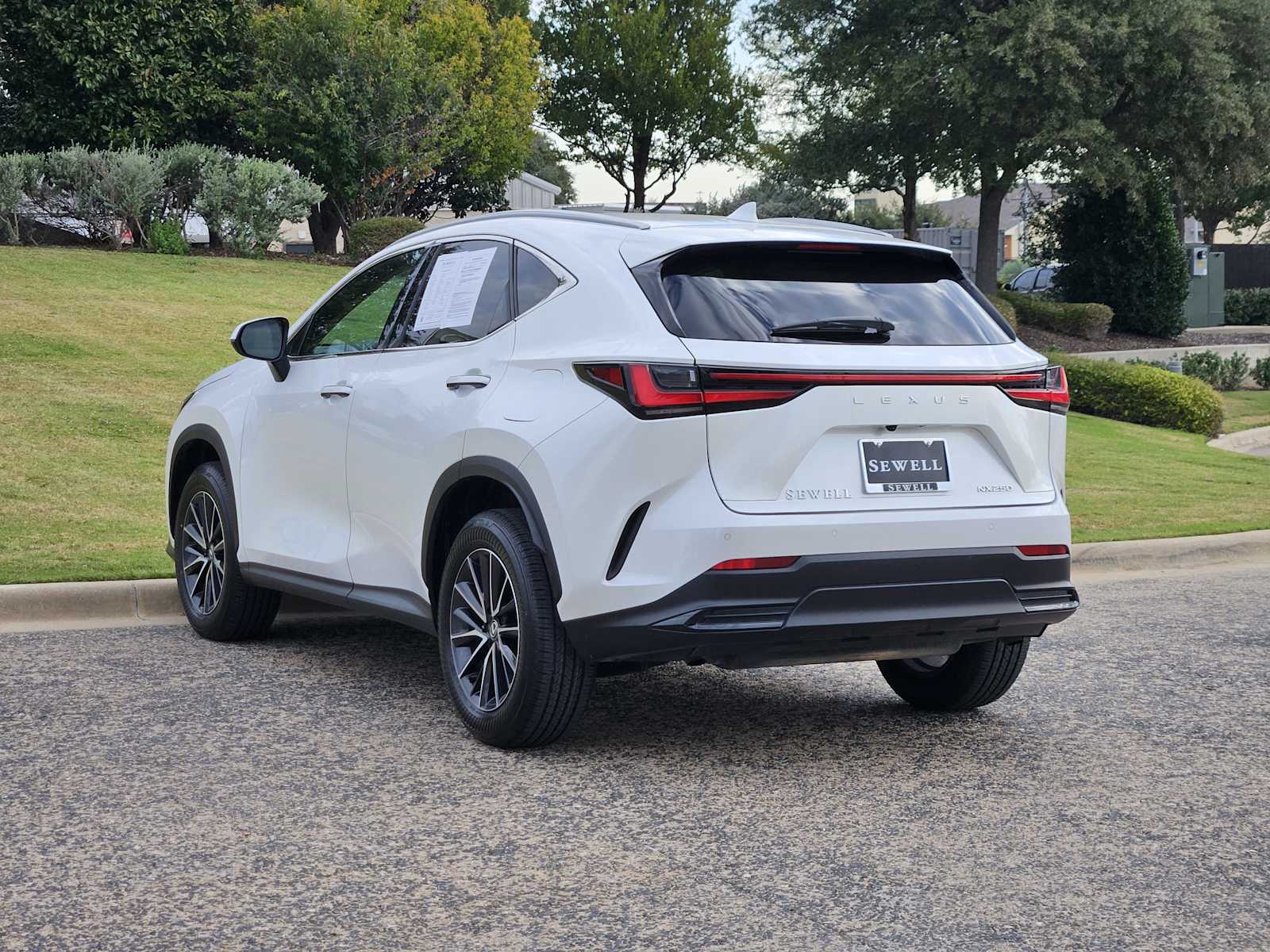 2024 Lexus NX 250 Premium photo 3