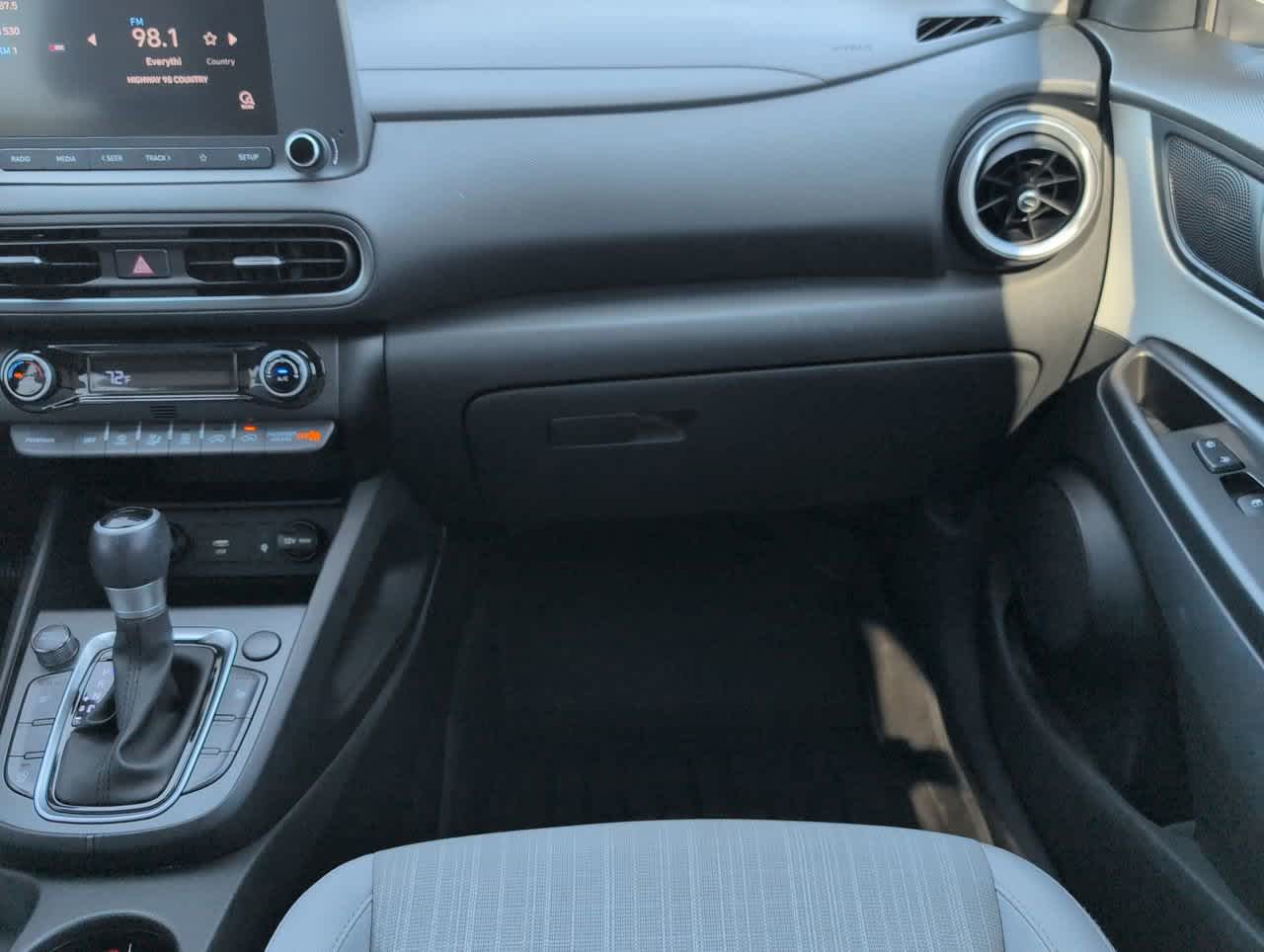 2022 Hyundai Kona SEL photo 18