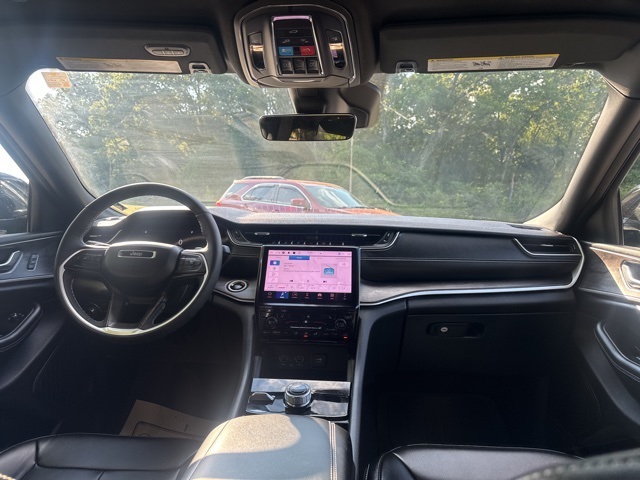 2025 Jeep Grand Cherokee Limited photo 13