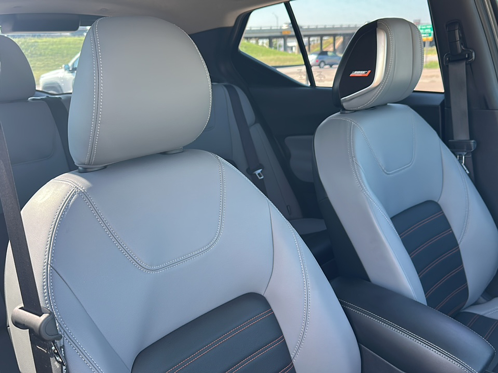 2023 Nissan Kicks SR photo 8