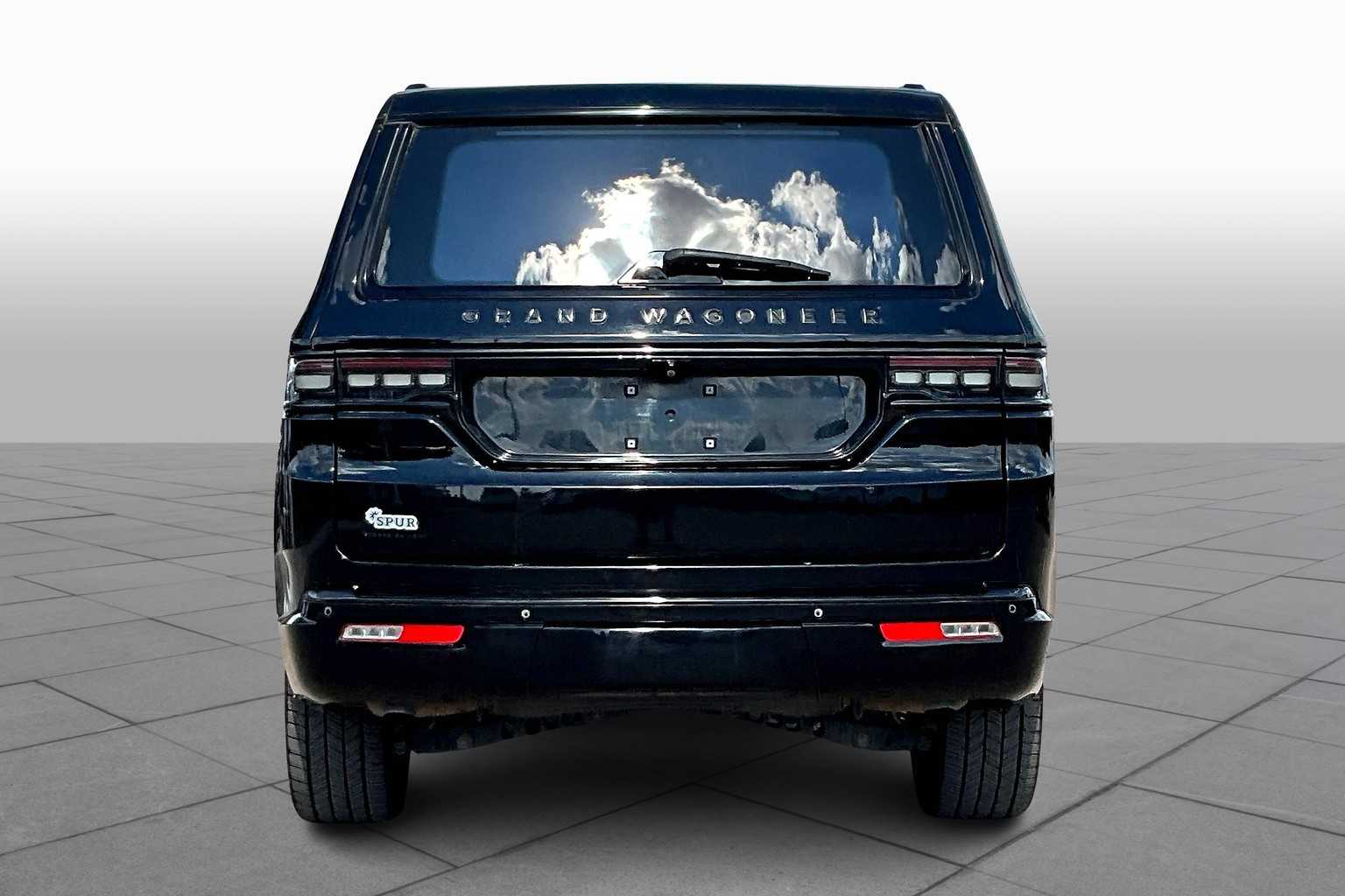 2022 Jeep Grand Wagoneer II photo 3