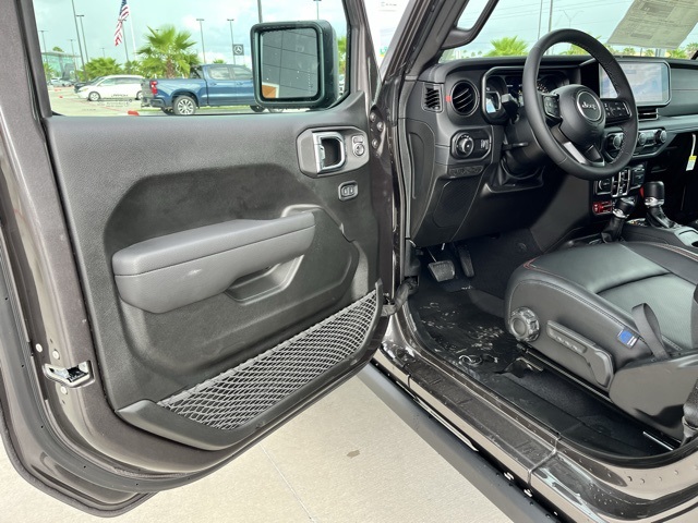 2025 Jeep Wrangler Rubicon photo 13