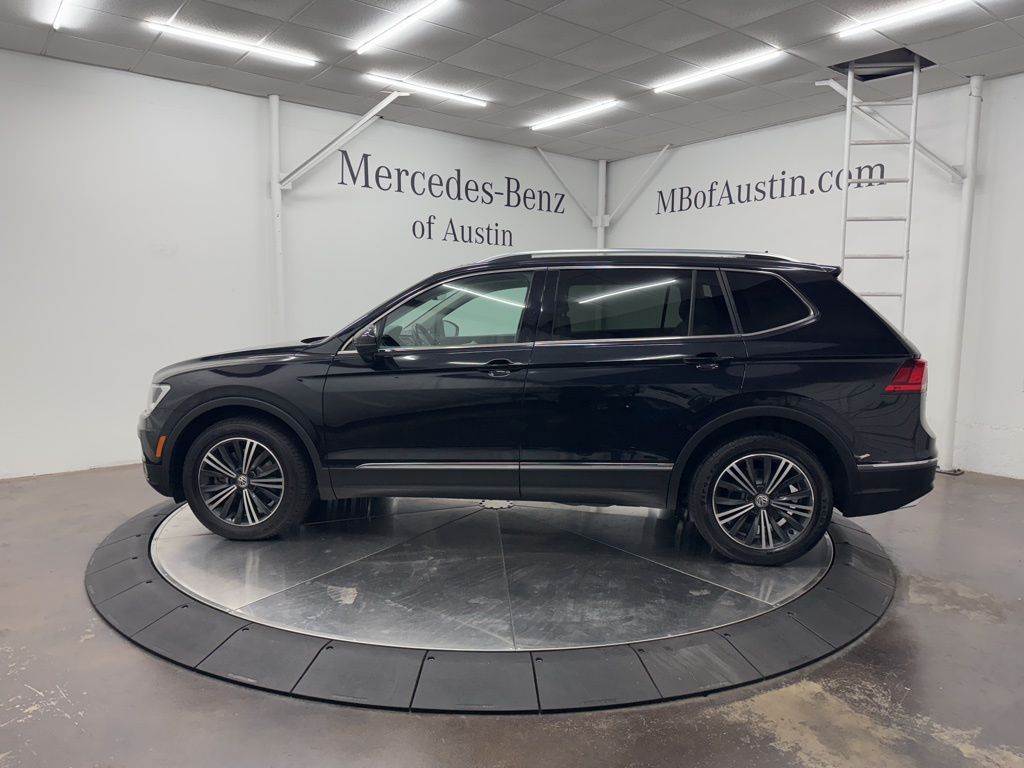 2019 Volkswagen Tiguan SEL R-Line photo 2
