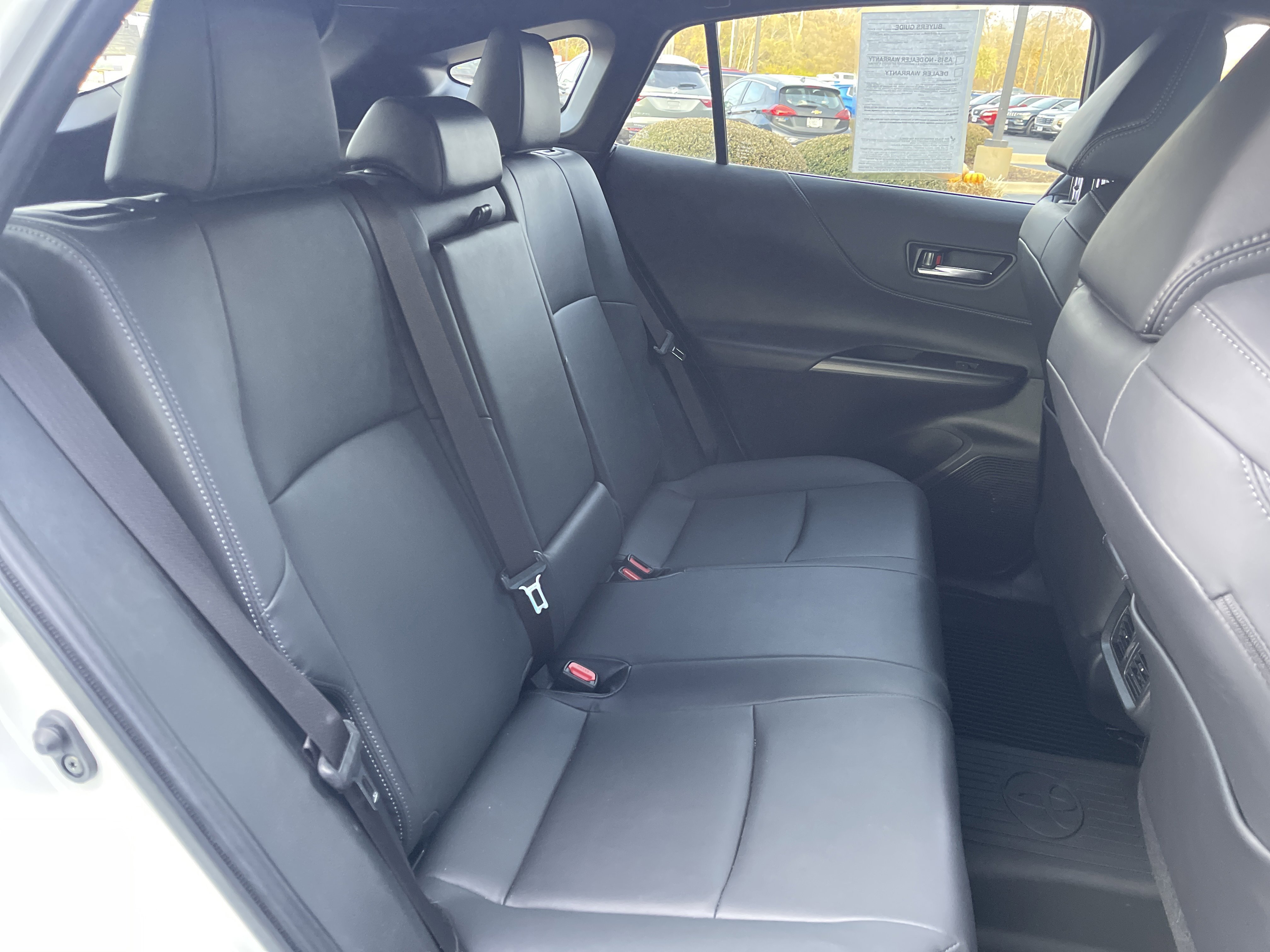 2023 Toyota Venza XLE photo 3