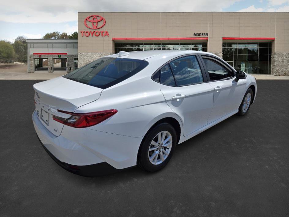 2025 Toyota Camry LE photo 5