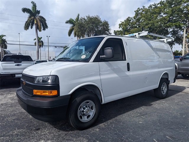 2025 Chevrolet Express Cargo 2500 photo 4