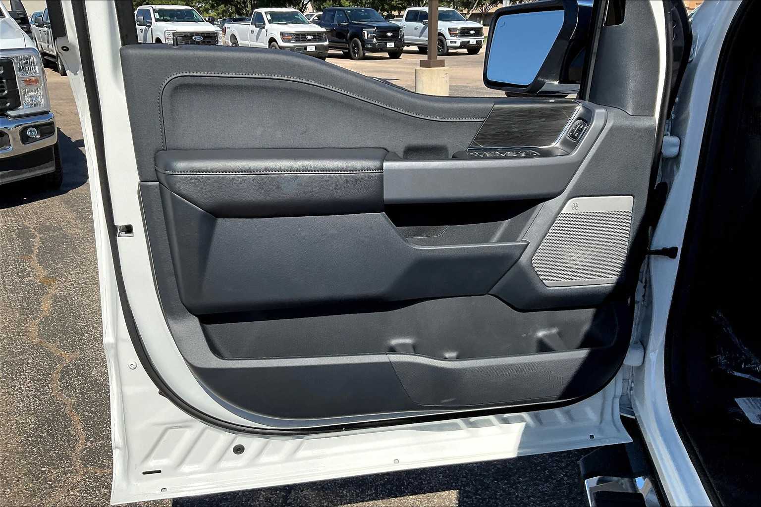 2025 Ford F-150 Lariat photo 10
