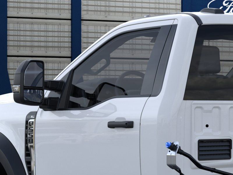 2025 Ford F-550 photo 21