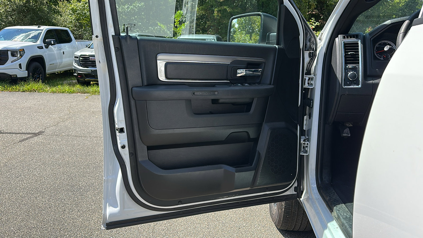 2022 Ram 1500 Classic Warlock photo 11