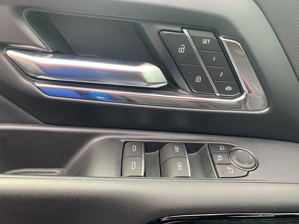 2025 Chevrolet Silverado EV RST photo 11