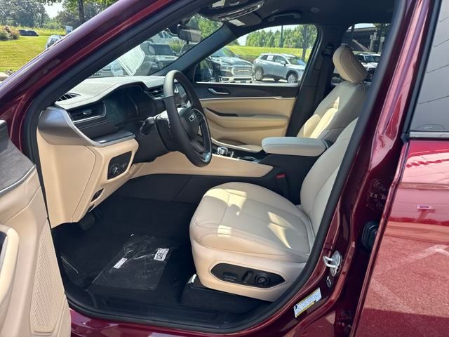2025 Jeep Grand Cherokee Limited photo 13