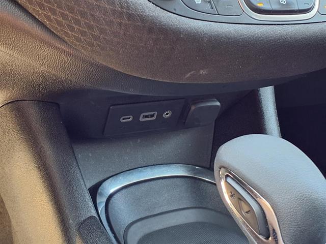2025 Chevrolet Malibu 1LT photo 13