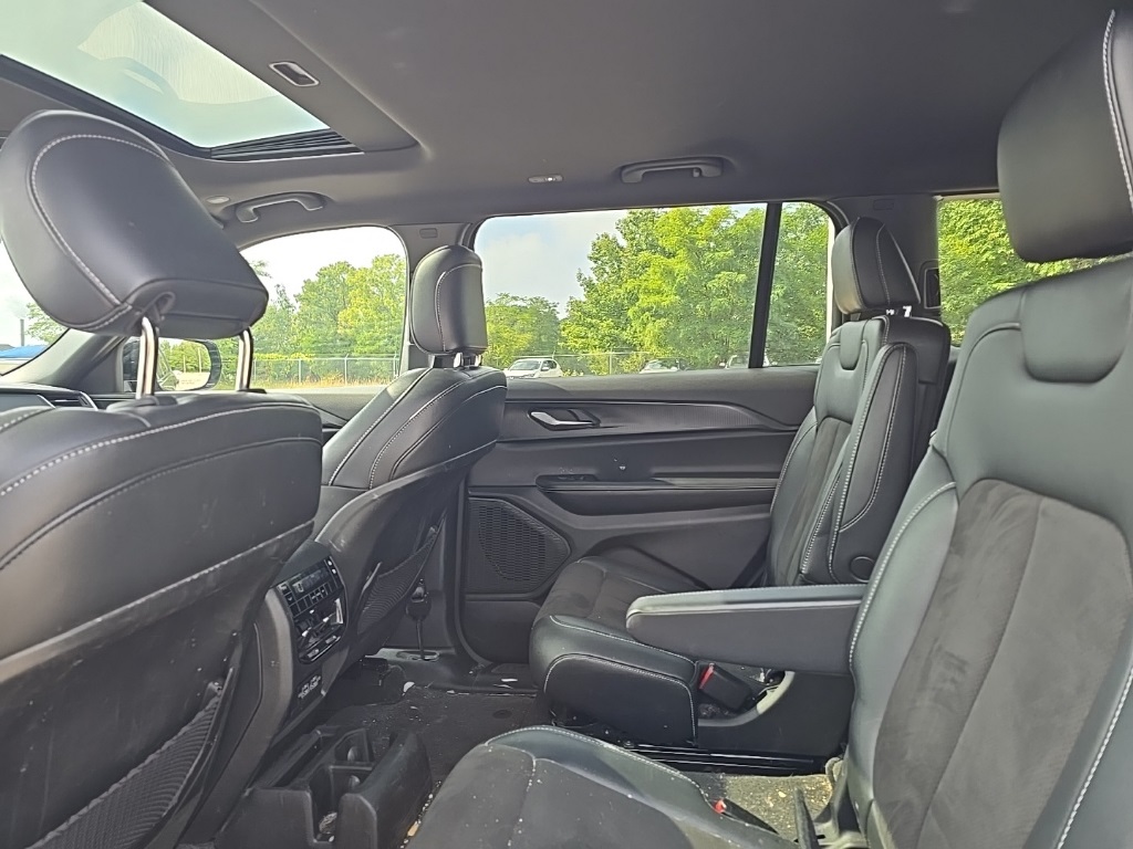 2023 Jeep Grand Cherokee Altitude X photo 3