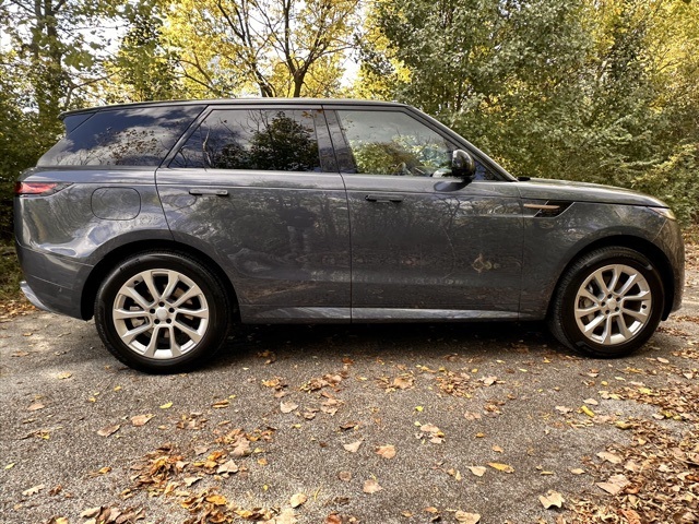 2025 Land Rover Range Rover Sport SE photo 4