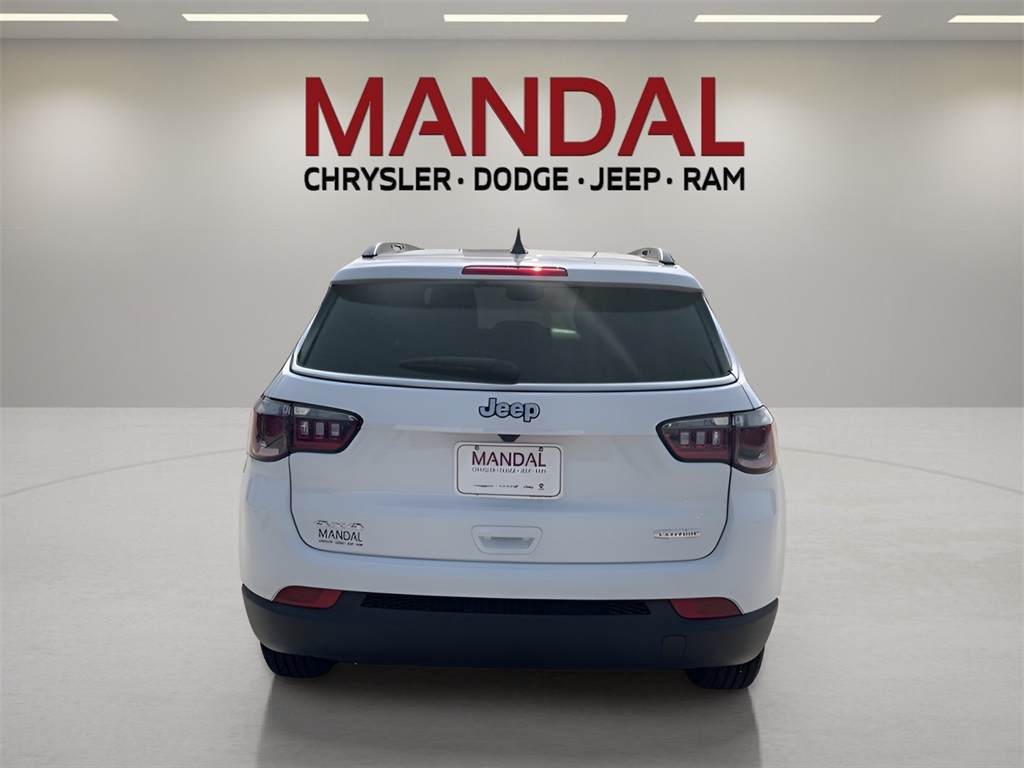 2025 Jeep Compass Latitude photo 3