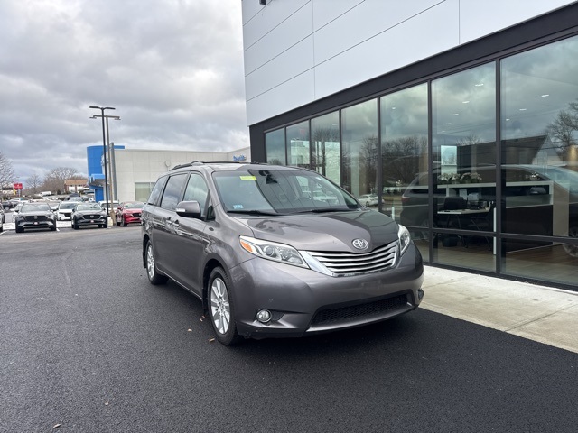 2015 Toyota Sienna Limited Premium's photo