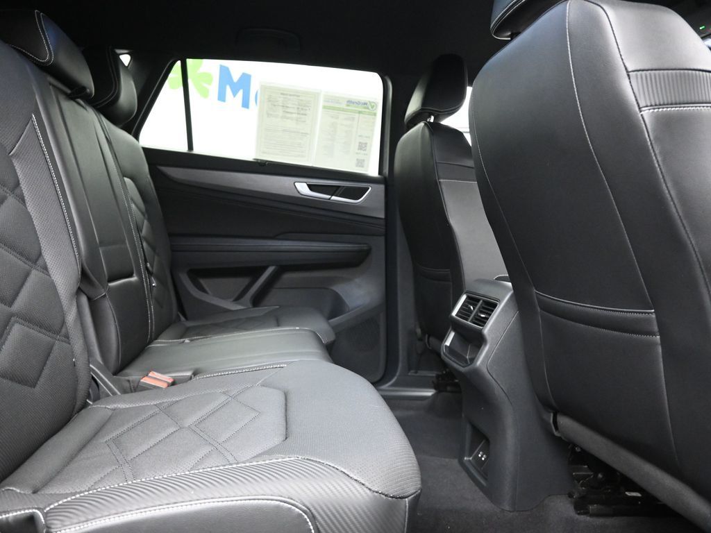 2024 Volkswagen Atlas Cross Sport SE Technology photo 4