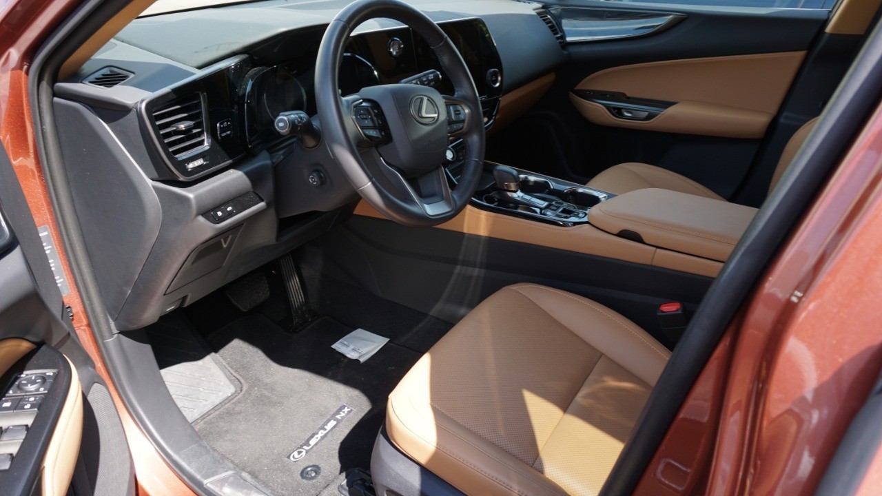 2025 Lexus NX Premium photo 5
