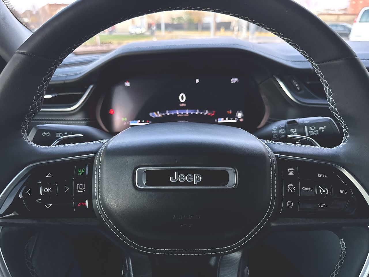 2023 Jeep Grand Cherokee Overland photo 3