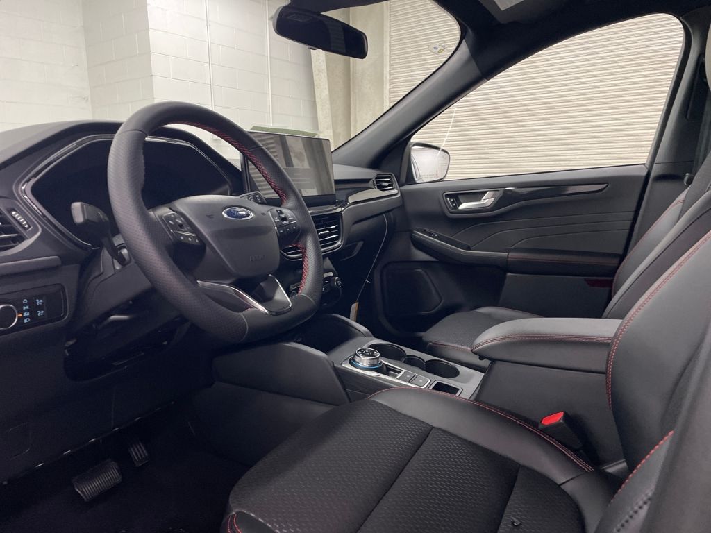 2026 Ford Escape ST-Line photo 4