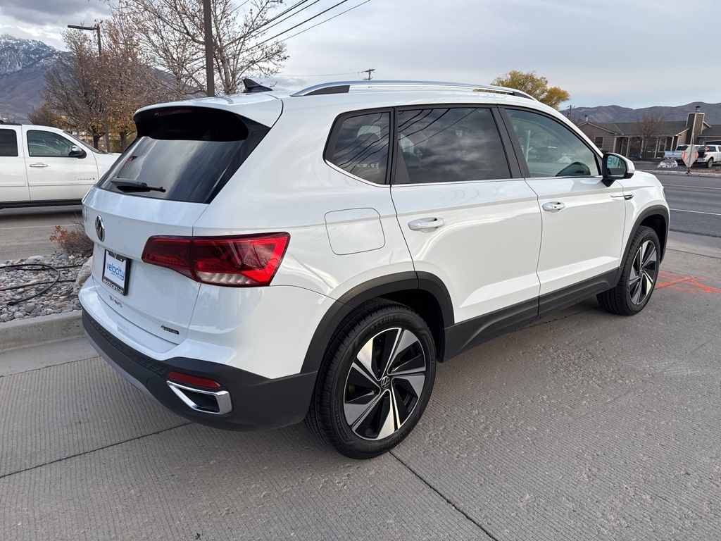 2024 Volkswagen Taos SE photo 3