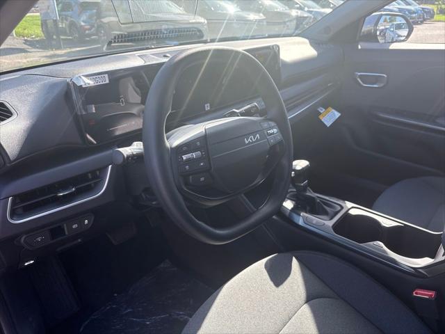 2025 Kia K4 LXS photo 3