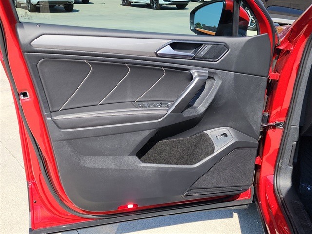 2024 Volkswagen Tiguan SE Wolfsburg Edition photo 8