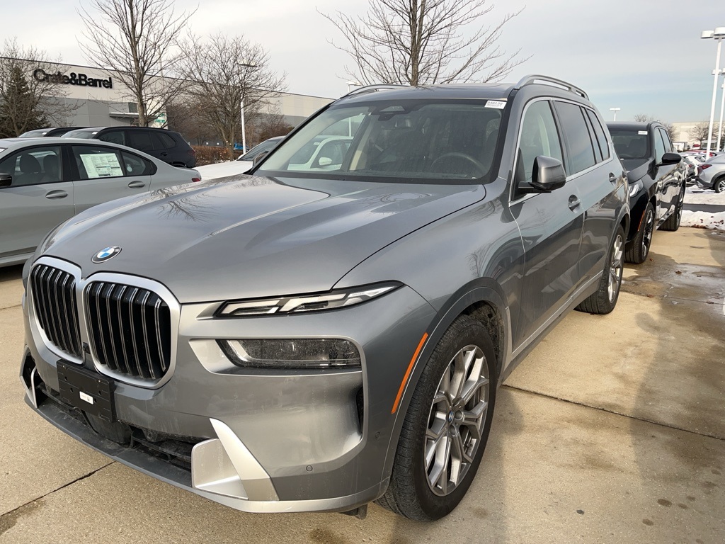 2025 BMW X7 40i's photo