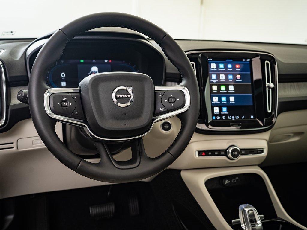 2024 Volvo XC40 Plus photo 4