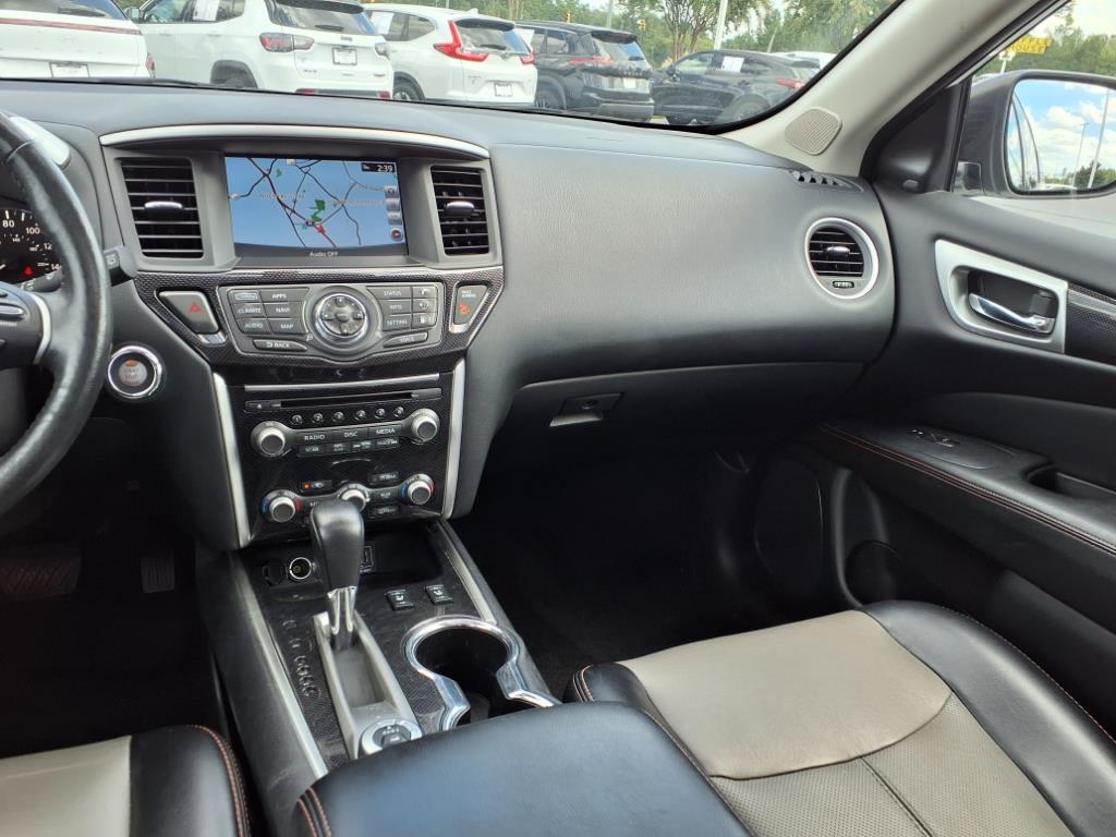 2020 Nissan Pathfinder SL photo 13