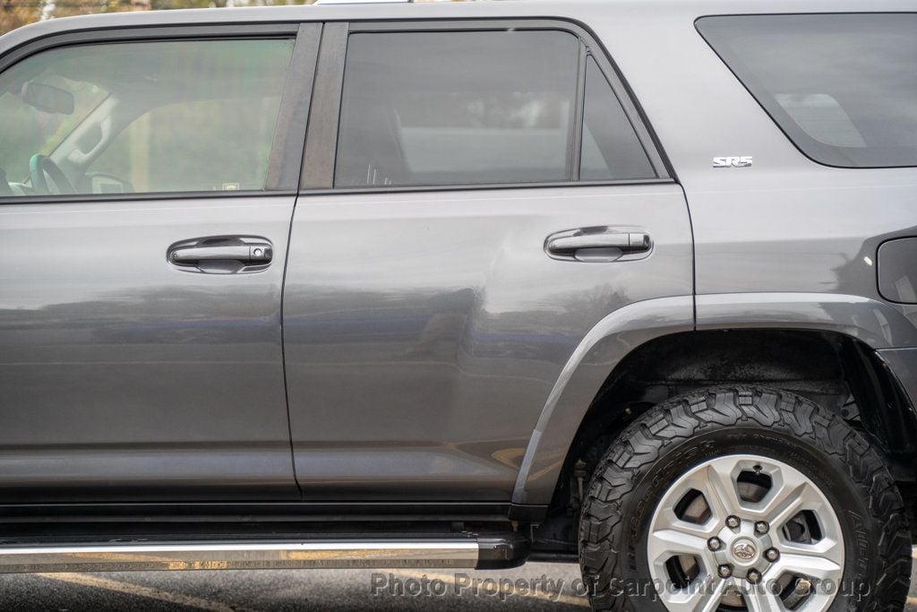 2015 Toyota 4Runner SR5 photo 3