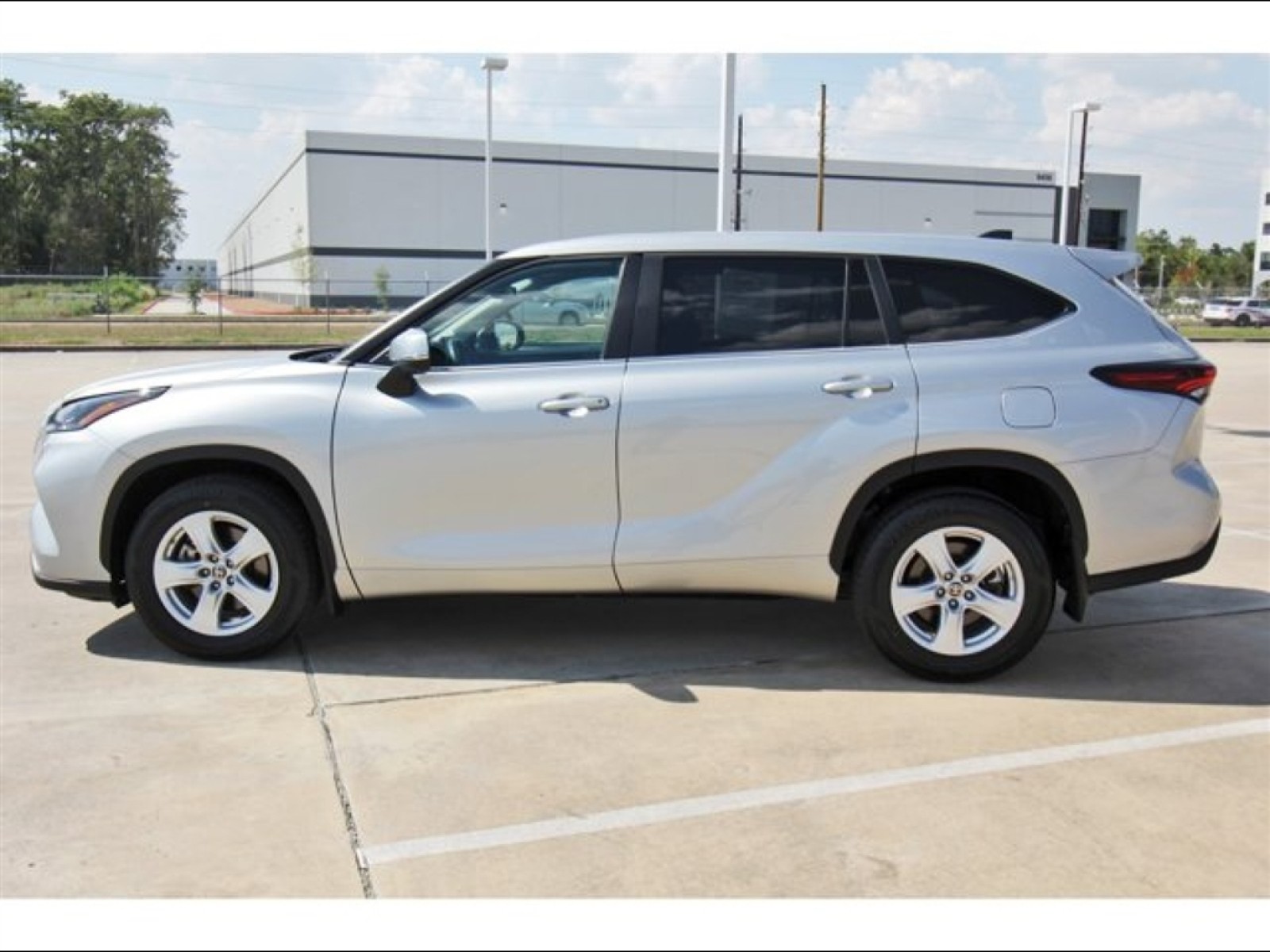 2024 Toyota Highlander LE - 2