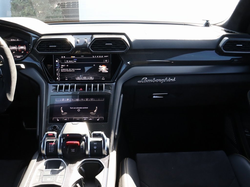 2022 Lamborghini Urus photo 29