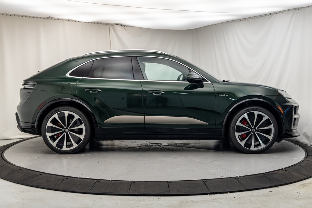 2024 Porsche Macan Electric Turbo photo 8